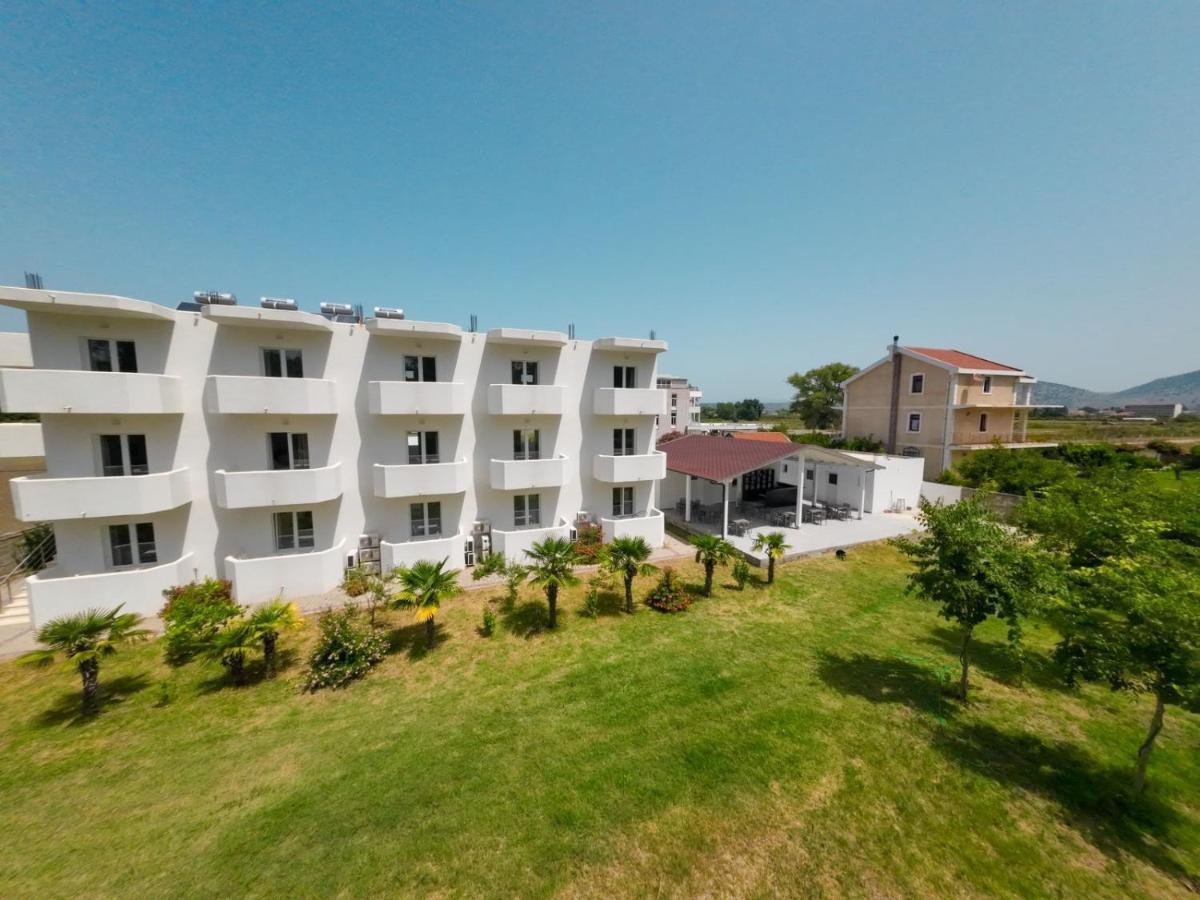 Village 4* Velipoje